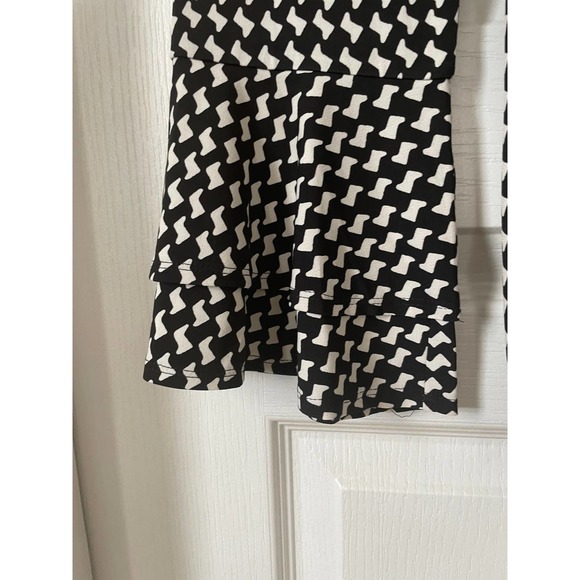 Susan Graver Printed Liquid Knit Top with Ruffle Cuffs Ivory Small - Picture 6 of 7